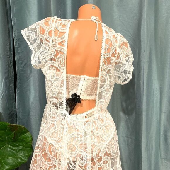 Victoria’s Secret embroidered lace high-low Kimono - Picture 10 of 13